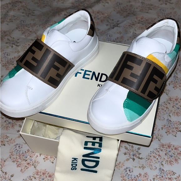 FENDI SHOES - Picture 3 of 3